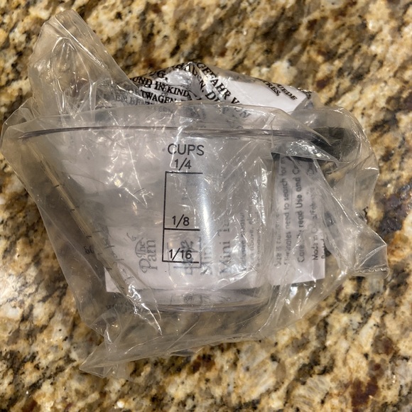 Pampered Chef Rolling Cookie Cutter and mini measuring cup - Picture 2 of 7